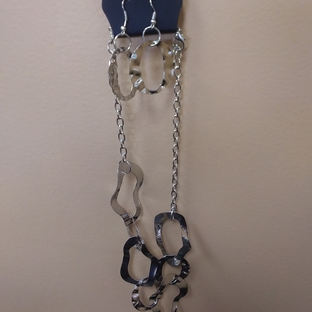 Paparazzi necklace and earring set